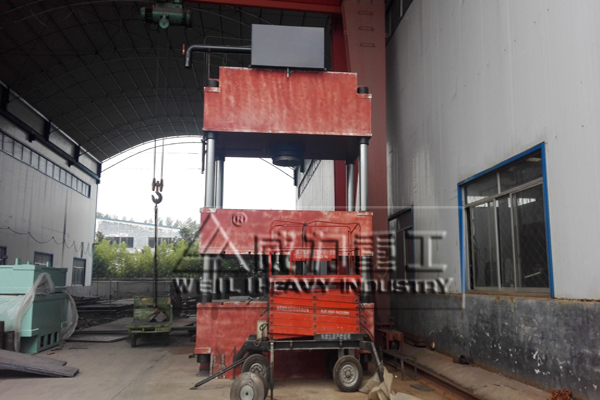 630噸大臺面四柱液壓機(jī)