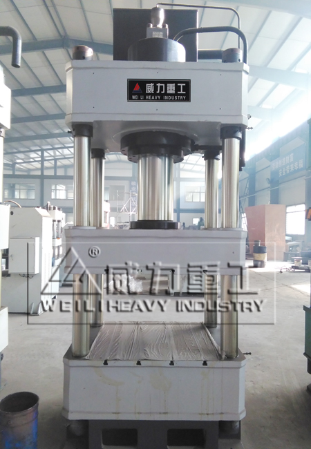 400噸三梁四柱液壓機(jī)廠家車(chē)間實(shí)景