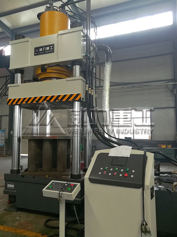 630噸帶伺服系統(tǒng)的液壓機設備