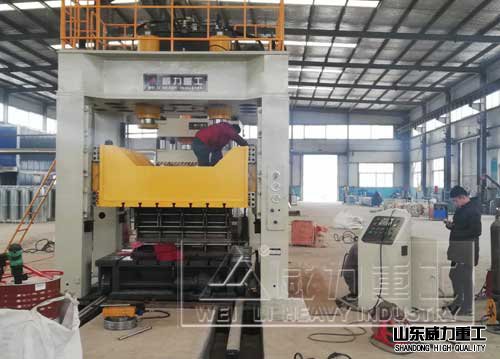 1200噸框架式汽車配件模壓機(jī)加工現(xiàn)場(chǎng)