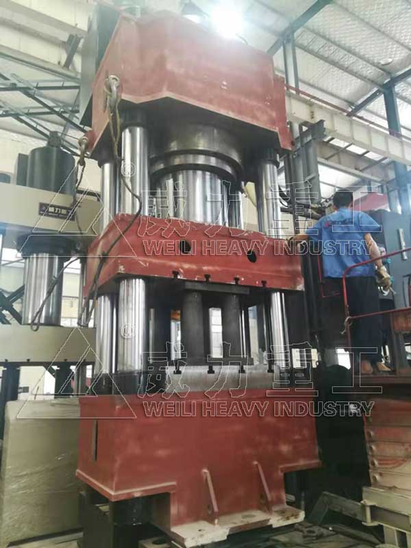 金屬熱鍛液壓機(jī)生產(chǎn)現(xiàn)場