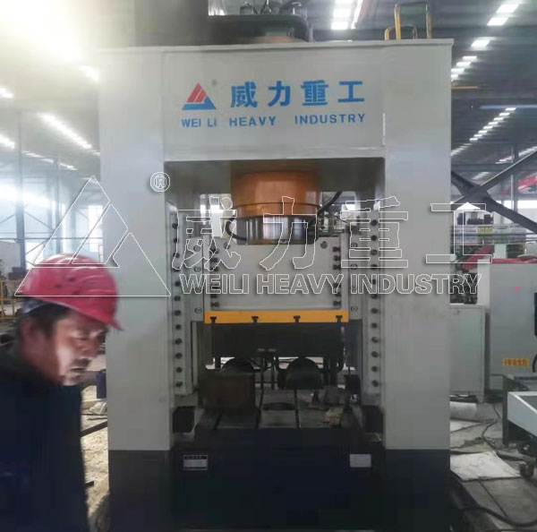 800噸框架式熱模鍛液壓機(jī)
