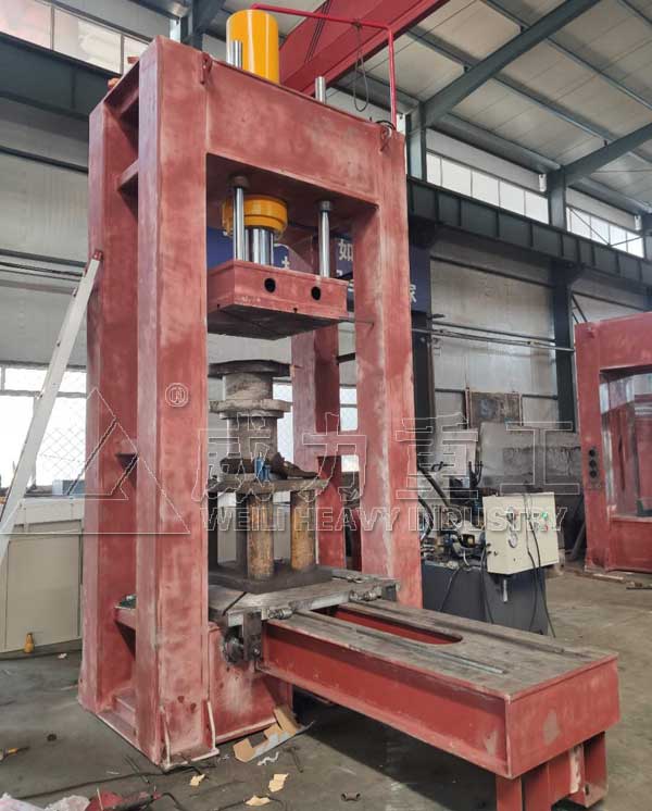 200噸框架式液壓機(jī)