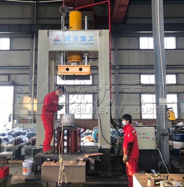 200噸龍門框架式液壓機(jī)