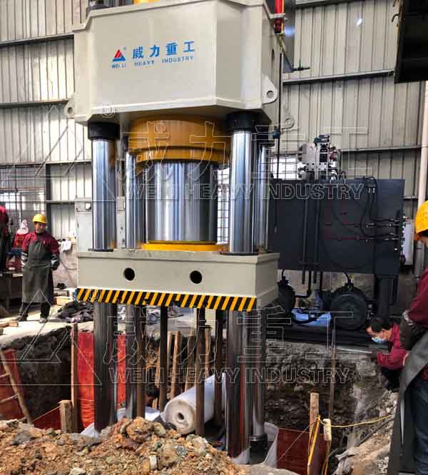 1200噸臨沂客戶采購(gòu)的一臺(tái)熱鍛液壓機(jī)