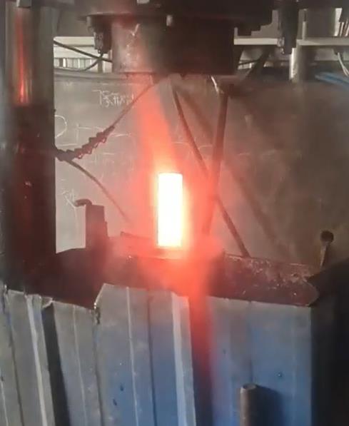礦用截齒熱鍛成型現(xiàn)場(chǎng)